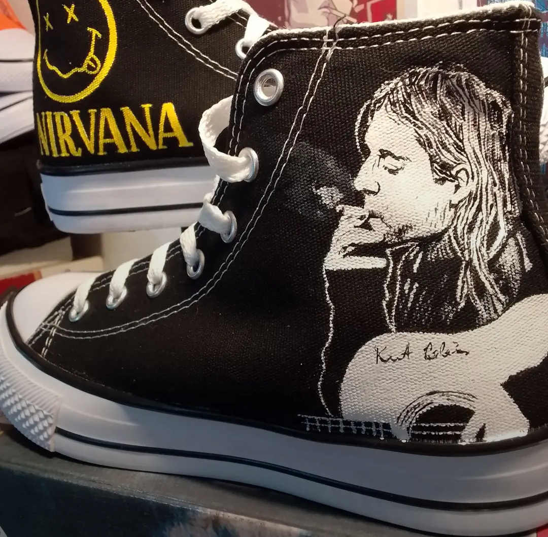 zapatilla de Nirvana pintada a mano